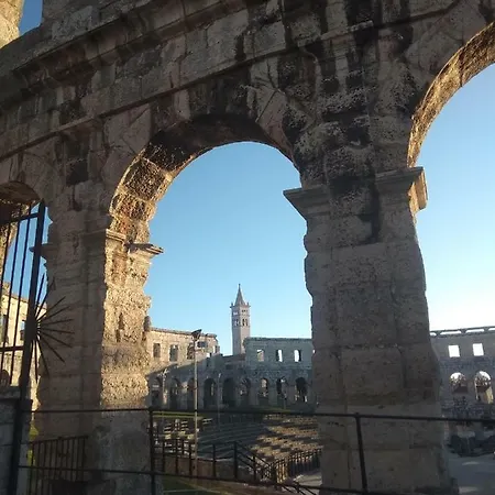 Amfiteatar Moris 公寓 *