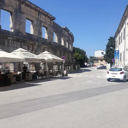 Amfiteatar Moris Pula